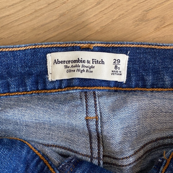 Abercrombie Ankle Straight Ultra High Rise Jean - Picture 4 of 4
